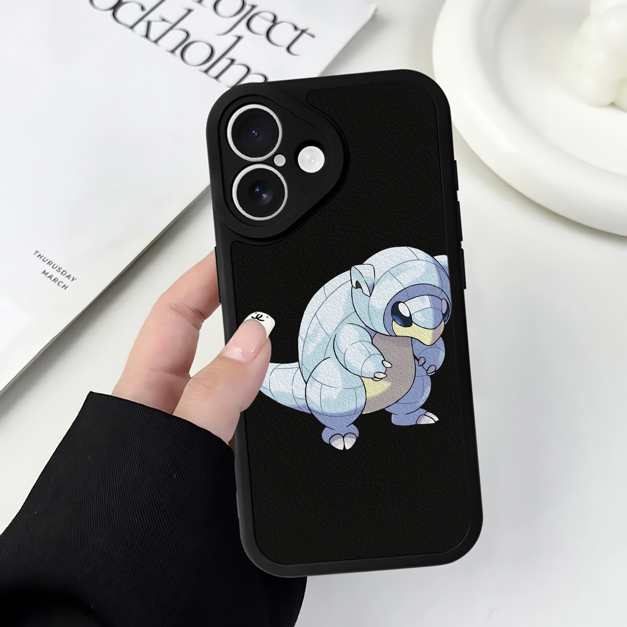 （画像用） ポケットモンスター Pokémon 【iPhone 16シリーズ対応】シリコンスマホケース（レザー調） 材質：シリコン
